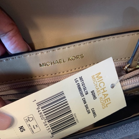 MICHAEL Michael Kors Soho Crossbody. - Picture 6 of 8